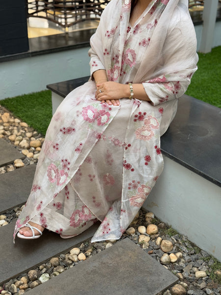 GULZAR - Floral Lines Tissue Suit